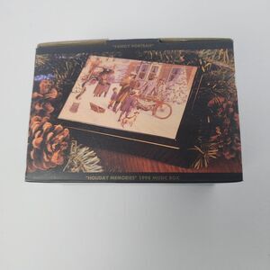 Harley Davidison 1998 Holiday Memories Music Box Limited Edition Family Portrait